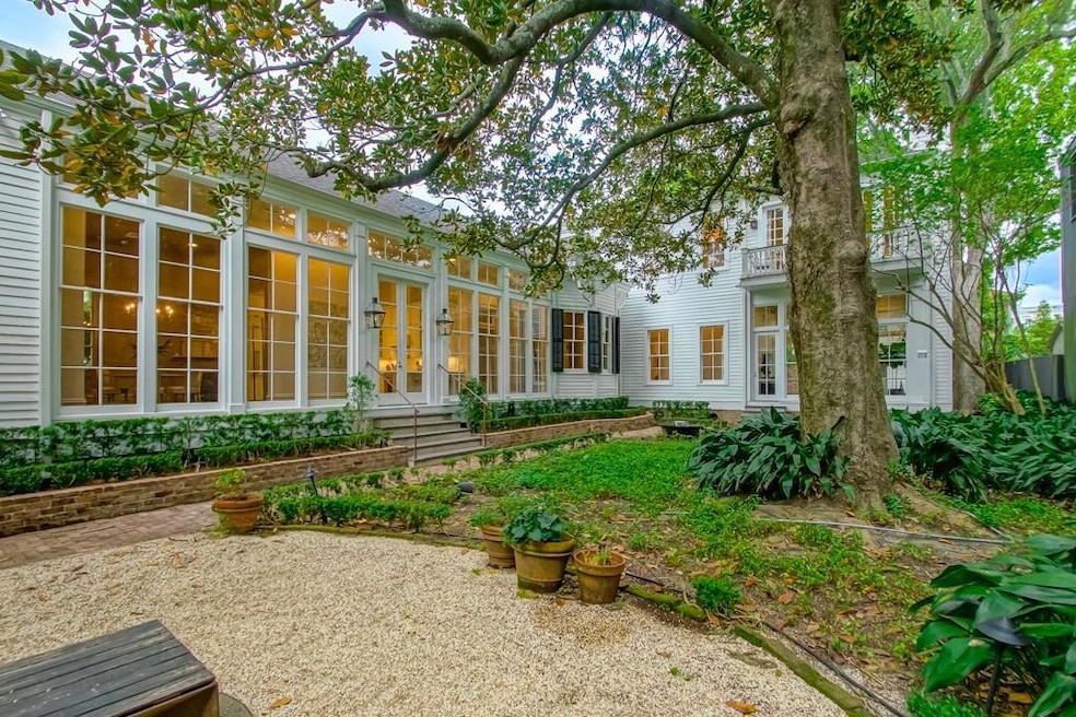 1121 Foucher - Garden with view of enclosed Galler