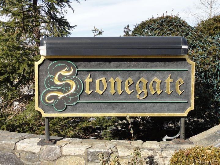 1840 Crompond Rd unit 5B8, Peekskill, NY 10566 - photo 1