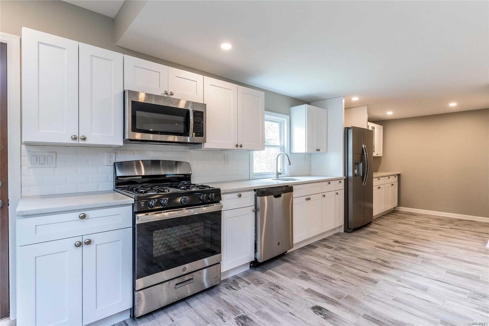 90 Tracy Place, Hewlett, NY 11557 - photo 1