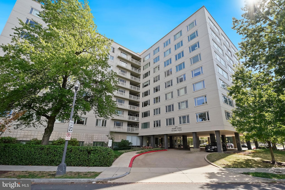 The Potomac Plaza Co-op unit 921, Washington, DC 20037 - photo 1