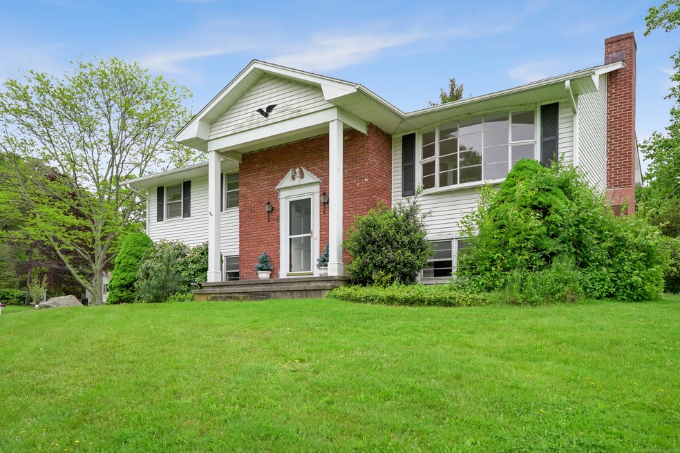 5 Woodchuck Ct, Norwalk, CT 06854 - photo 1