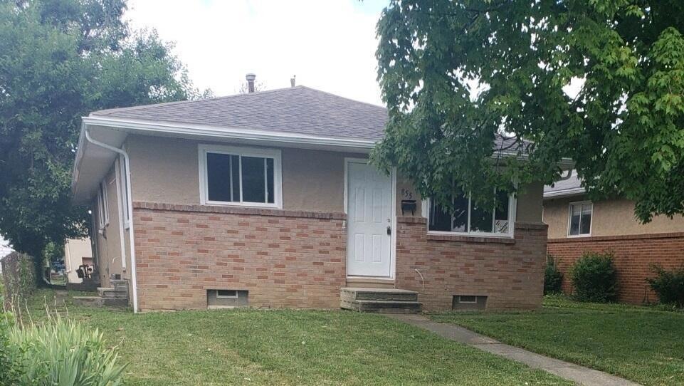 855 Byron Photo