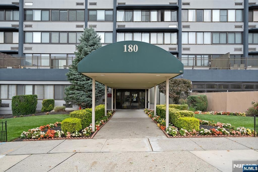 170 Lafayette Ave unit 8A, Passaic, NJ 07055 - photo 1