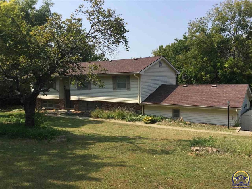 6041 SW 46th Terrace, Topeka, KS 66610 - photo 1