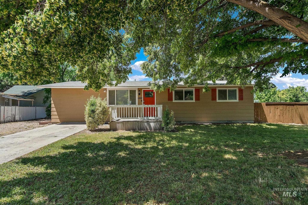1207 S Juniper St, Nampa, ID 83686 - photo 1