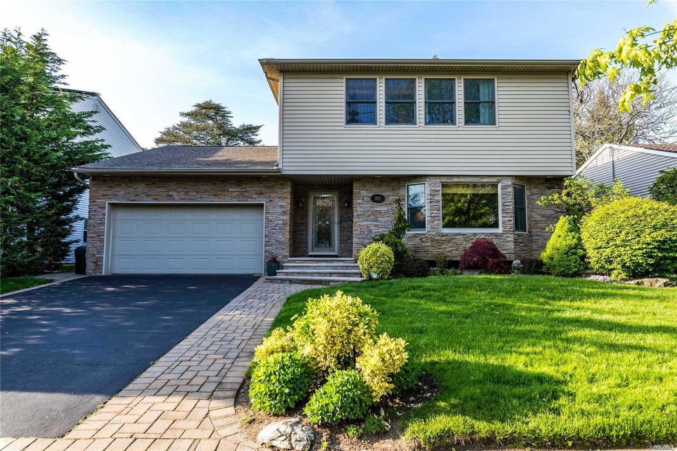 1921 Julian Ln, Merrick, NY 11566 - photo 1