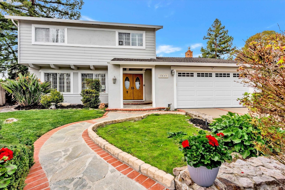 Sold $1,600,000 • Co-Listing Agent