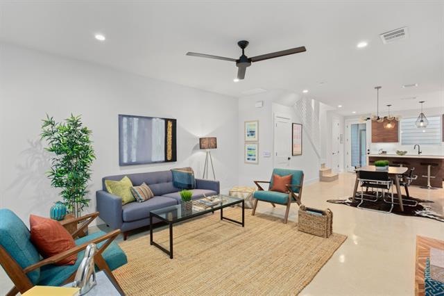 Step into this light and bright living room once y