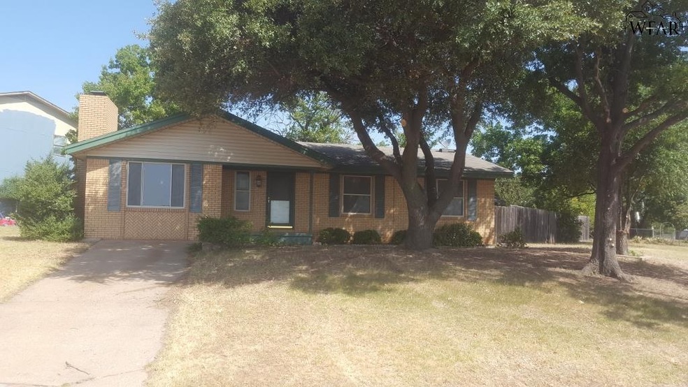 1212 Hunt St, Wichita Falls, TX 76302 - photo 1