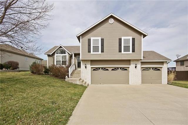 1016 Camelot Dr, Raymore, MO 64083 - photo 1