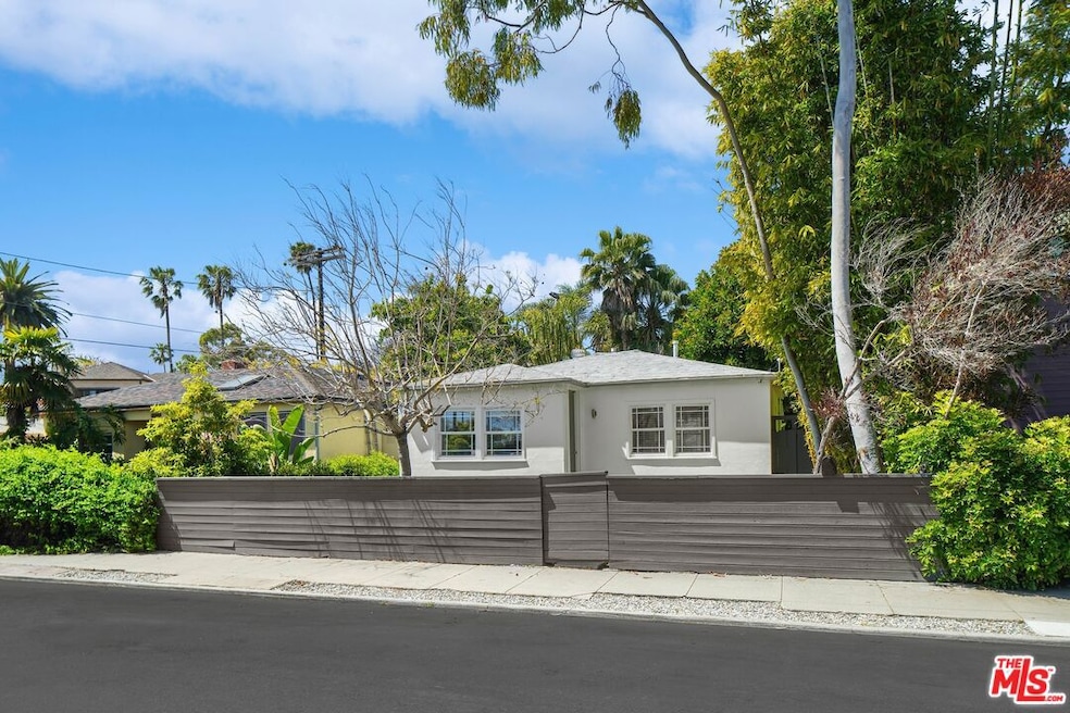 beautiful Venice beach cottage on a quiet central