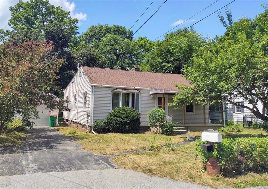 15 Henmond Blvd, Poughkeepsie, NY 12603 - photo 1