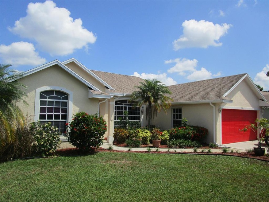 2376 SW Fern Cir