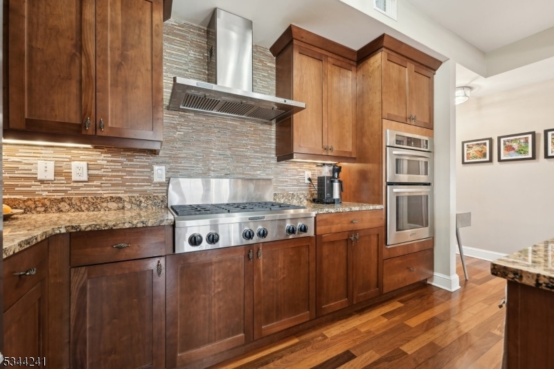 Sold $1,070,000 • Co-Listing Agent