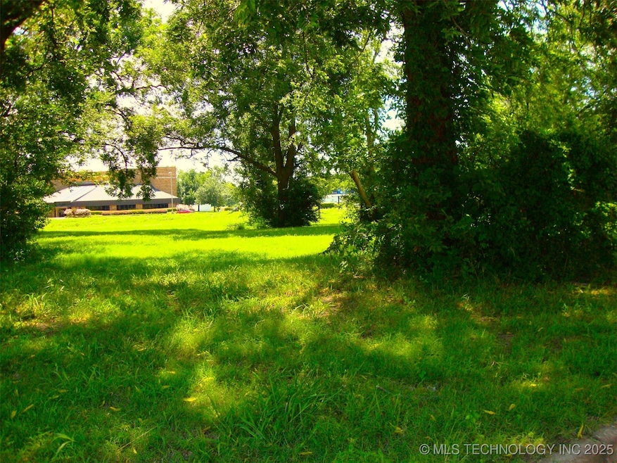 600 E 7th St, Okmulgee, OK 74447 - photo 1