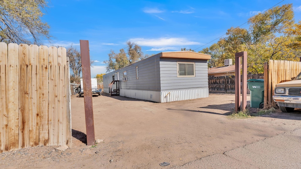 739 Garden Rd SW, Albuquerque, NM 87105 - photo 1