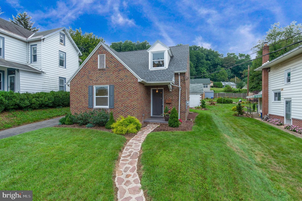 6 W 33rd St, Reading, PA 19606 - photo 1