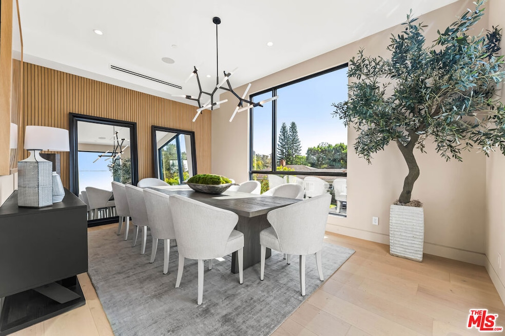 12119 Travis St, Los Angeles, CA 90049 - photo 1