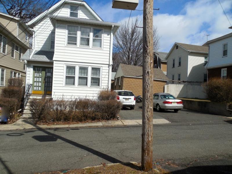 9 Delaware Place, Bloomfield, NJ 07003 - photo 1