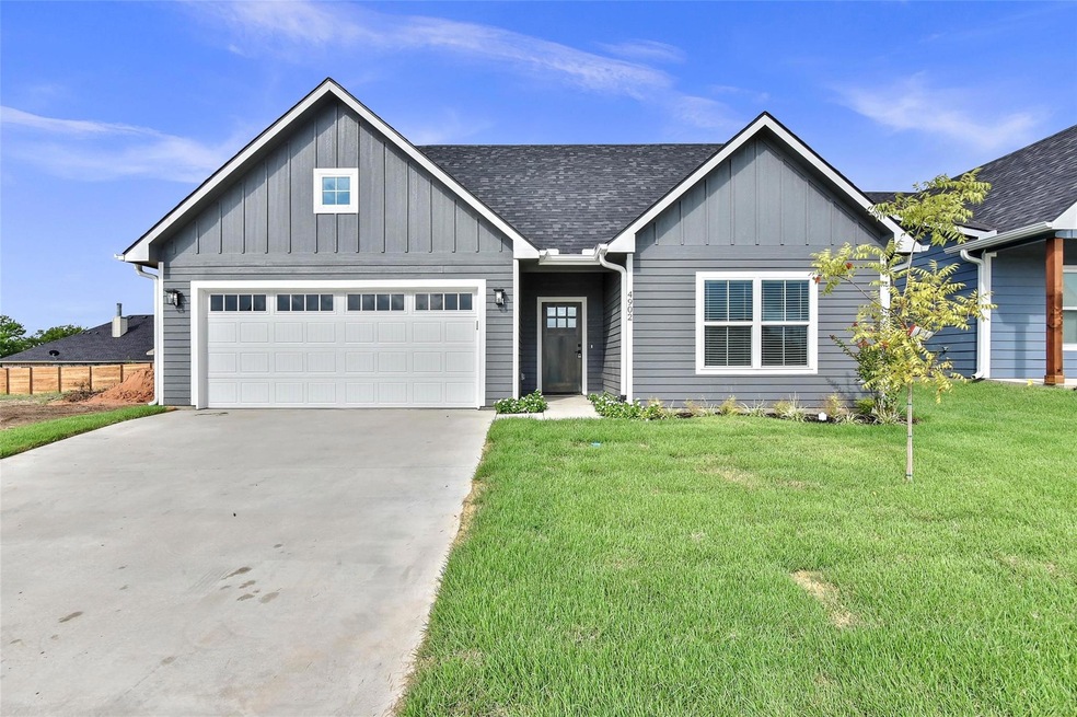 4902 Dry Creek Rd, Sherman, TX 75092 - photo 1