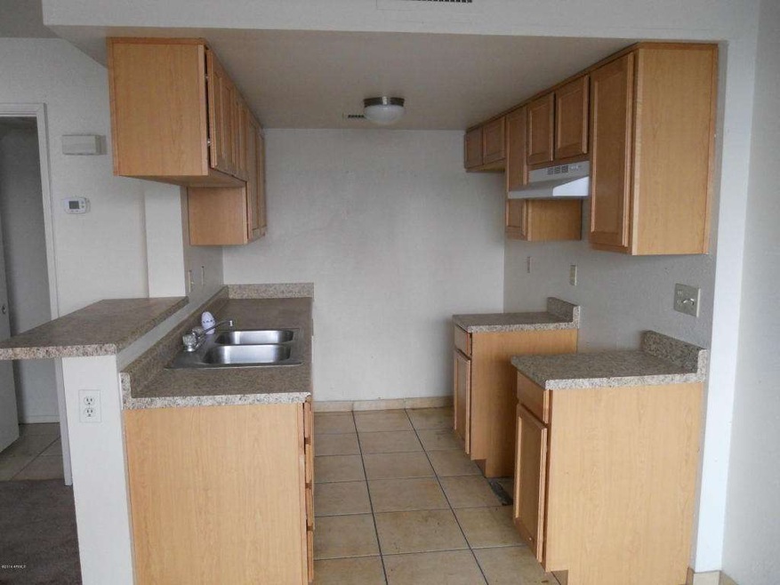 Kitchen with Breakfast Bar