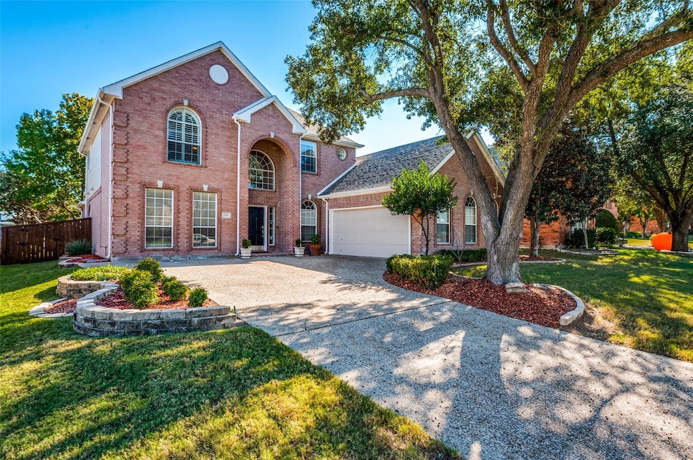 View of front of house with a front lawn and a gar
