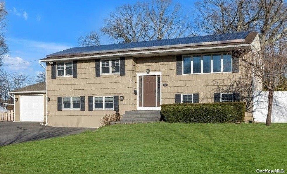 31 Eustace Dr, ComMacK, NY 11725 - photo 1