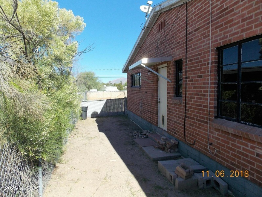 415 E Lester St, Tucson, AZ 85705 - photo 1