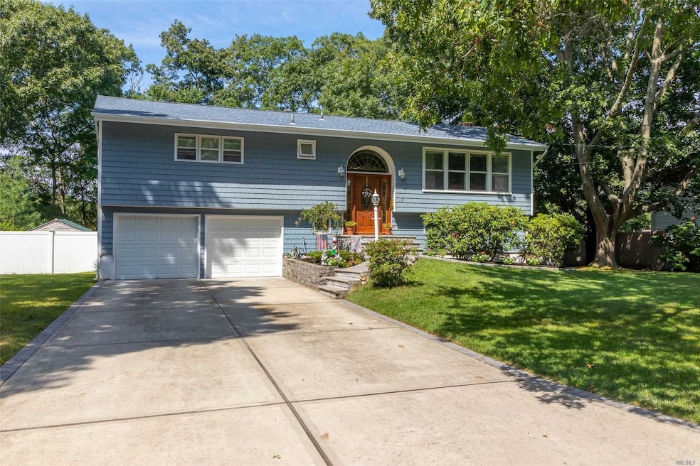 18 Baywood Ln, Bayport, NY 11705 - photo 1