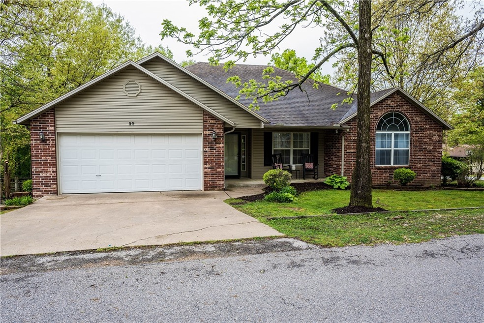 Front of home. Check out that flat driveway!