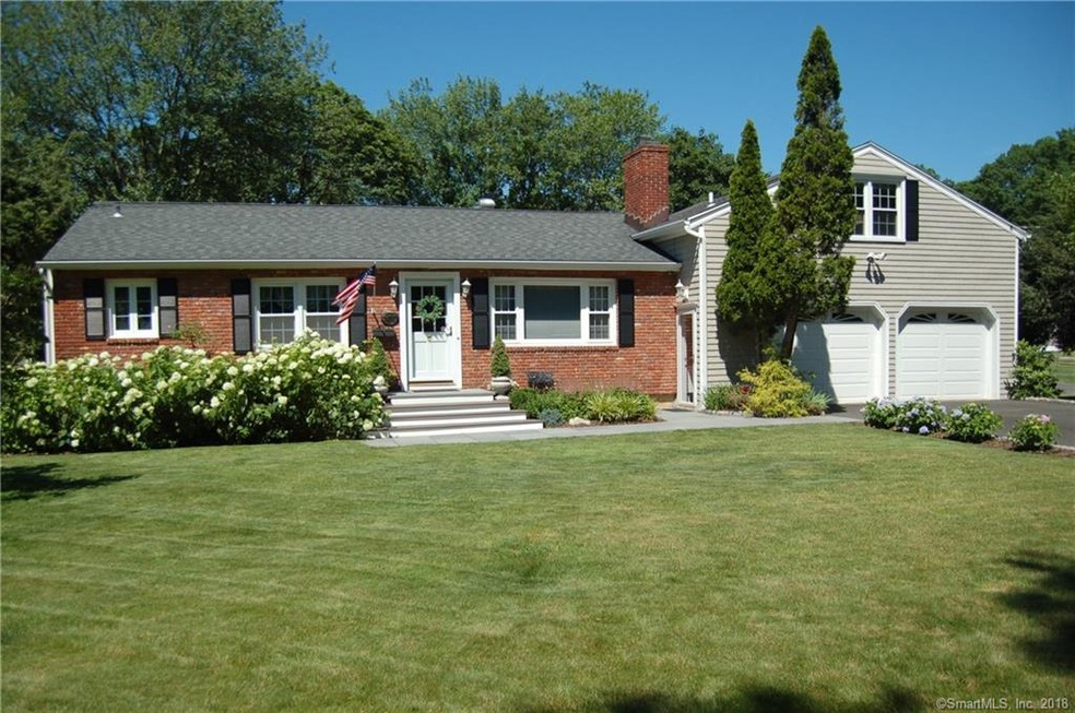 140 Crestwood Dr, Stamford, CT 06905 - photo 1