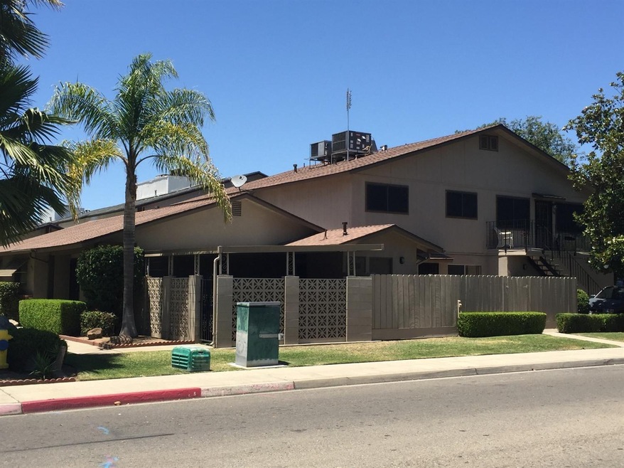 605 W Ashlan Ave, Clovis, CA 93612 - photo 1