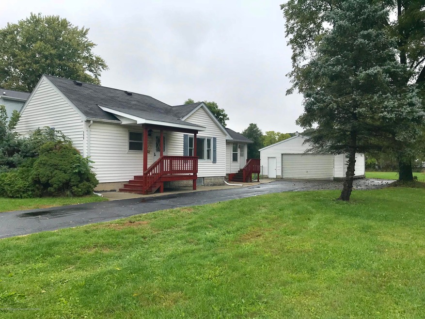 Front/Driveway View