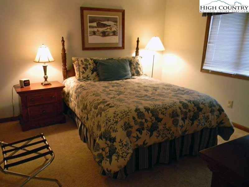 289 Evergreen Dr unit 5, Blowing Rock, NC 28605 - photo 1