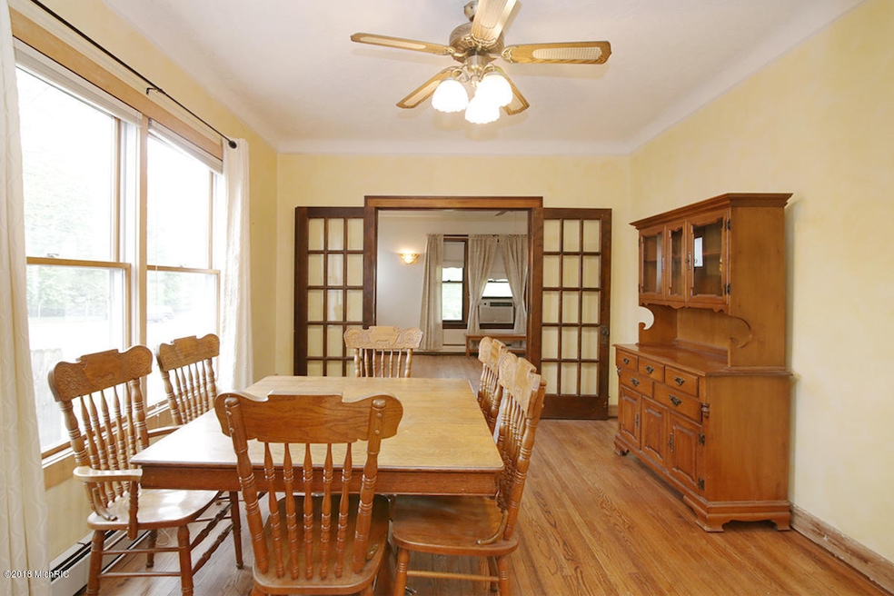 471 Knapp St NE, Grand Rapids, MI 49505 - photo 1