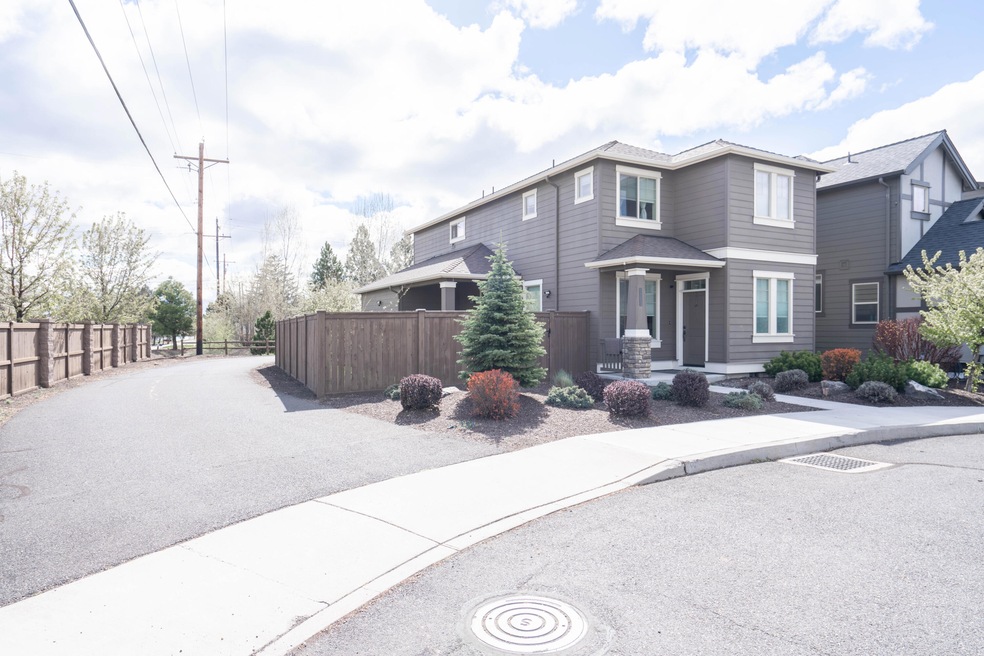 3120 SW 28th St, Redmond, OR 97756 - photo 1