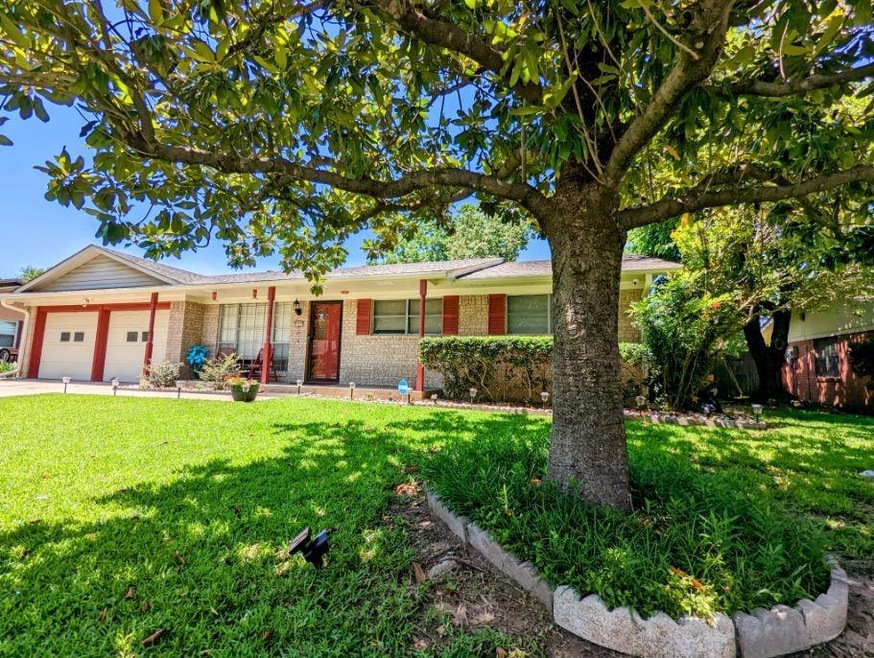 2027 Cypress St, Gainesville, TX 76240 - photo 1