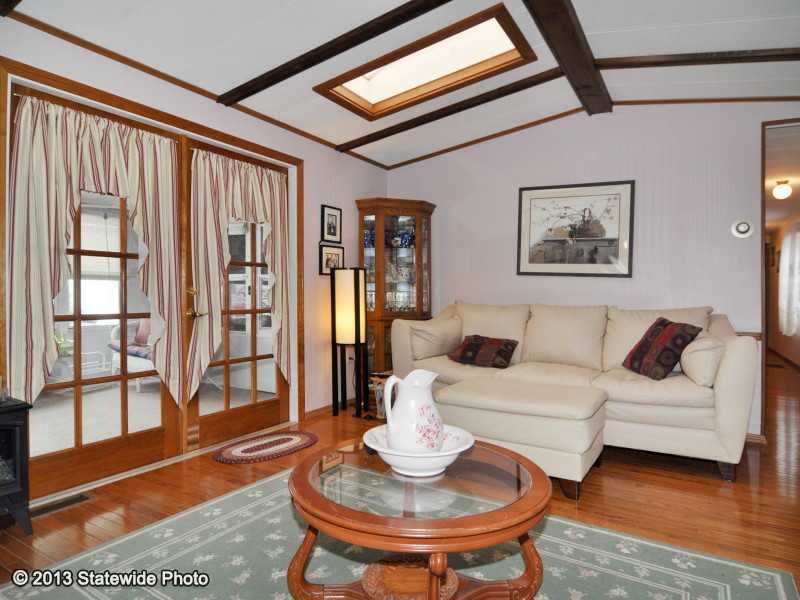 164 Holiday Ct, Wakefield, RI 02879 - photo 1