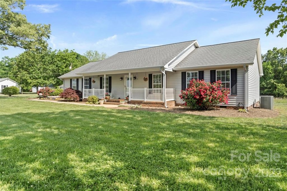 305 Nixon Rd, Statesville, NC 28625 - photo 1