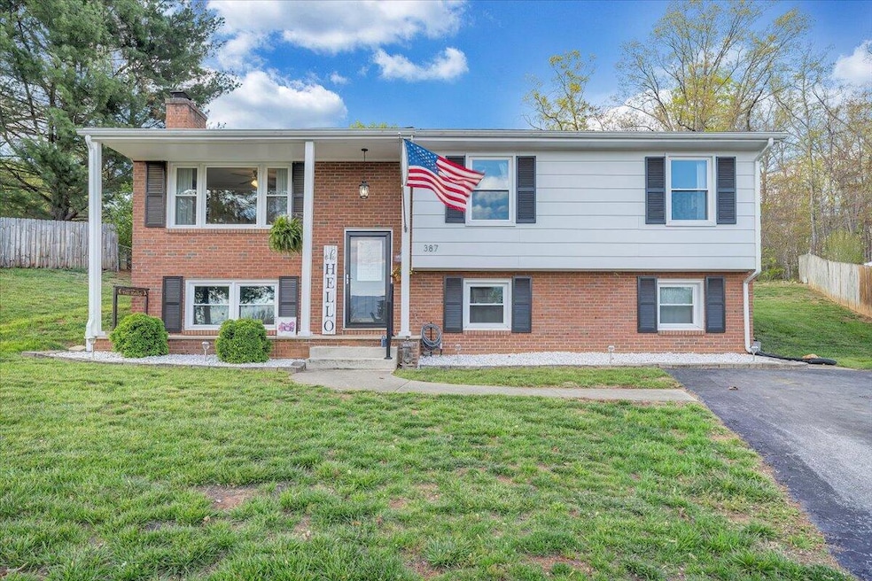Welcome to 387 Ivie Circle!