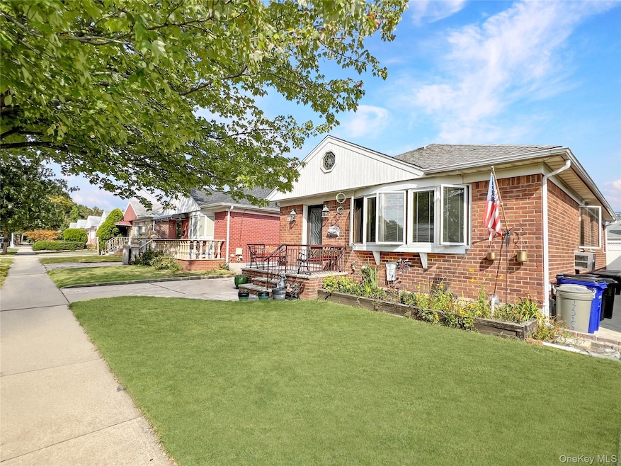 Pending $1,195,000 • Co-Listing Agent