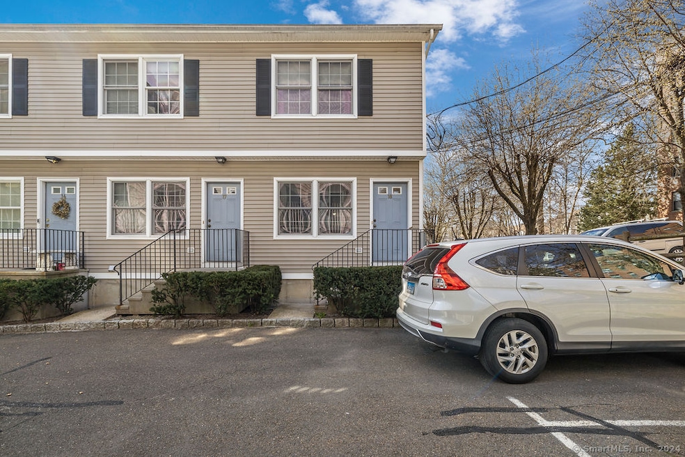 48 Strawberry Hill Ave unit 18, Stamford, CT 06902 - photo 1