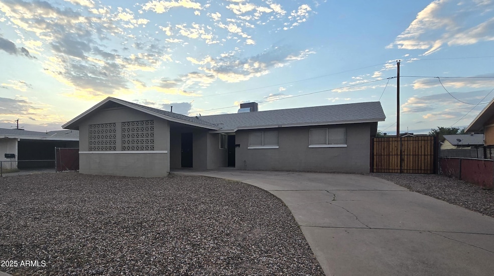 2211 W Pecan Rd, Phoenix, AZ 85041 - photo 1