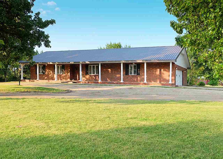 Welcome home to country living at 10100 S 103rd St