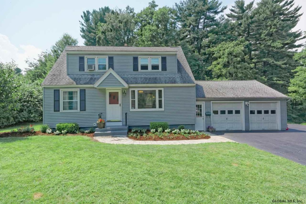 27 Robinhood Rd, Albany, NY 12203 - photo 1