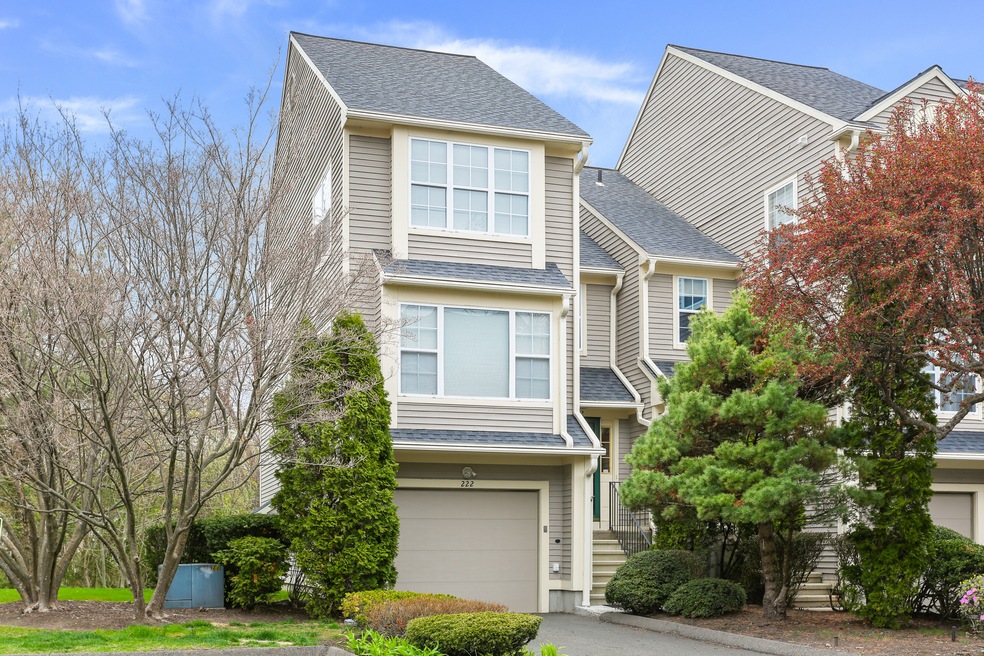 Conveniently located Trumbull townhome