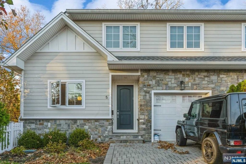 5 Benjamin Rd, Tenafly, NJ 07670 - photo 1