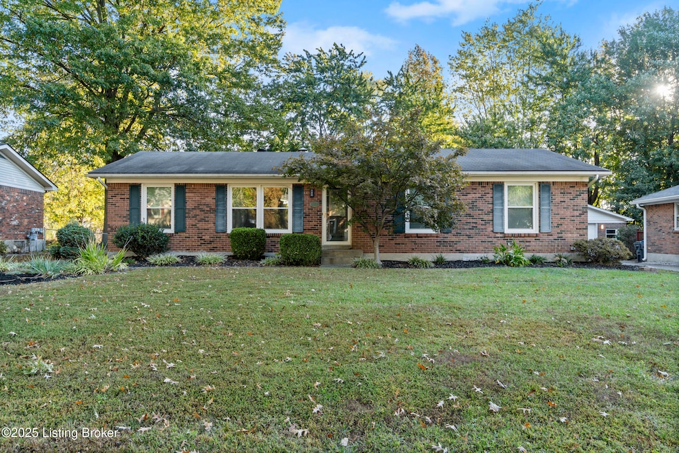 7910 Oswego Cir, Louisville, KY 40214 - photo 1