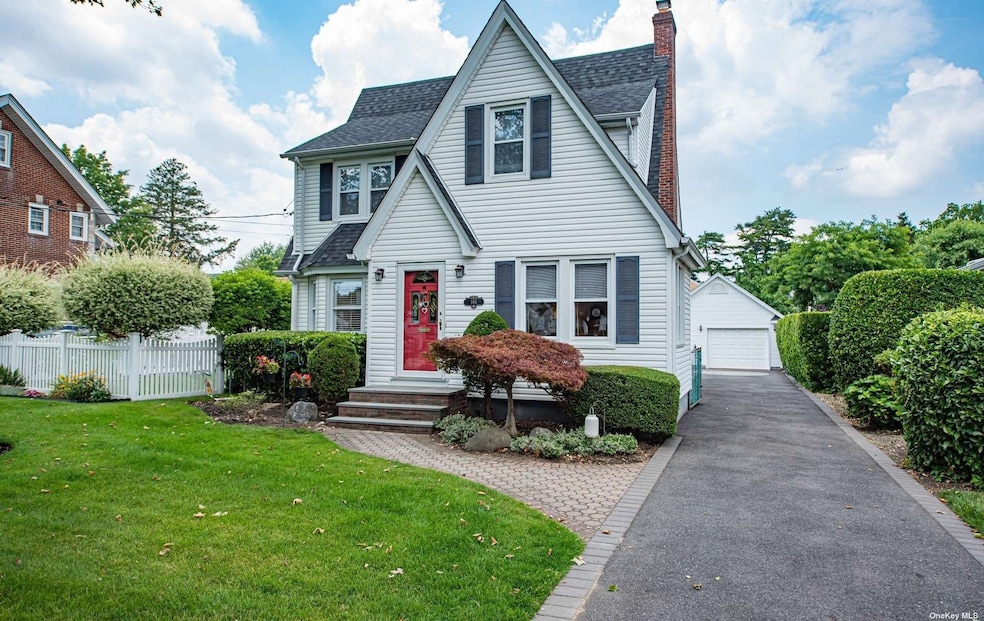 166 Ferncroft Rd, Mineola, NY 11501 - photo 1