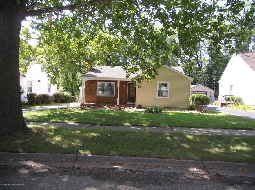 904 S Dexter Dr, Lansing, MI 48910 - photo 1